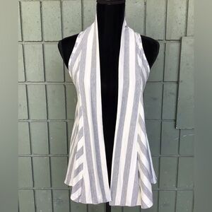NWT- This elegant vest by LiLac Maternity Brand has a beautiful striped pattern.